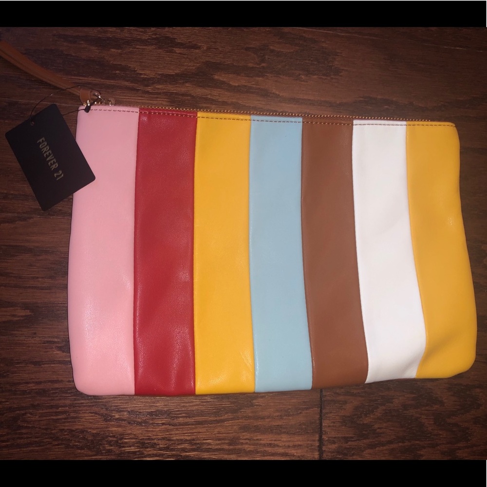 NWT F21 zip clutch